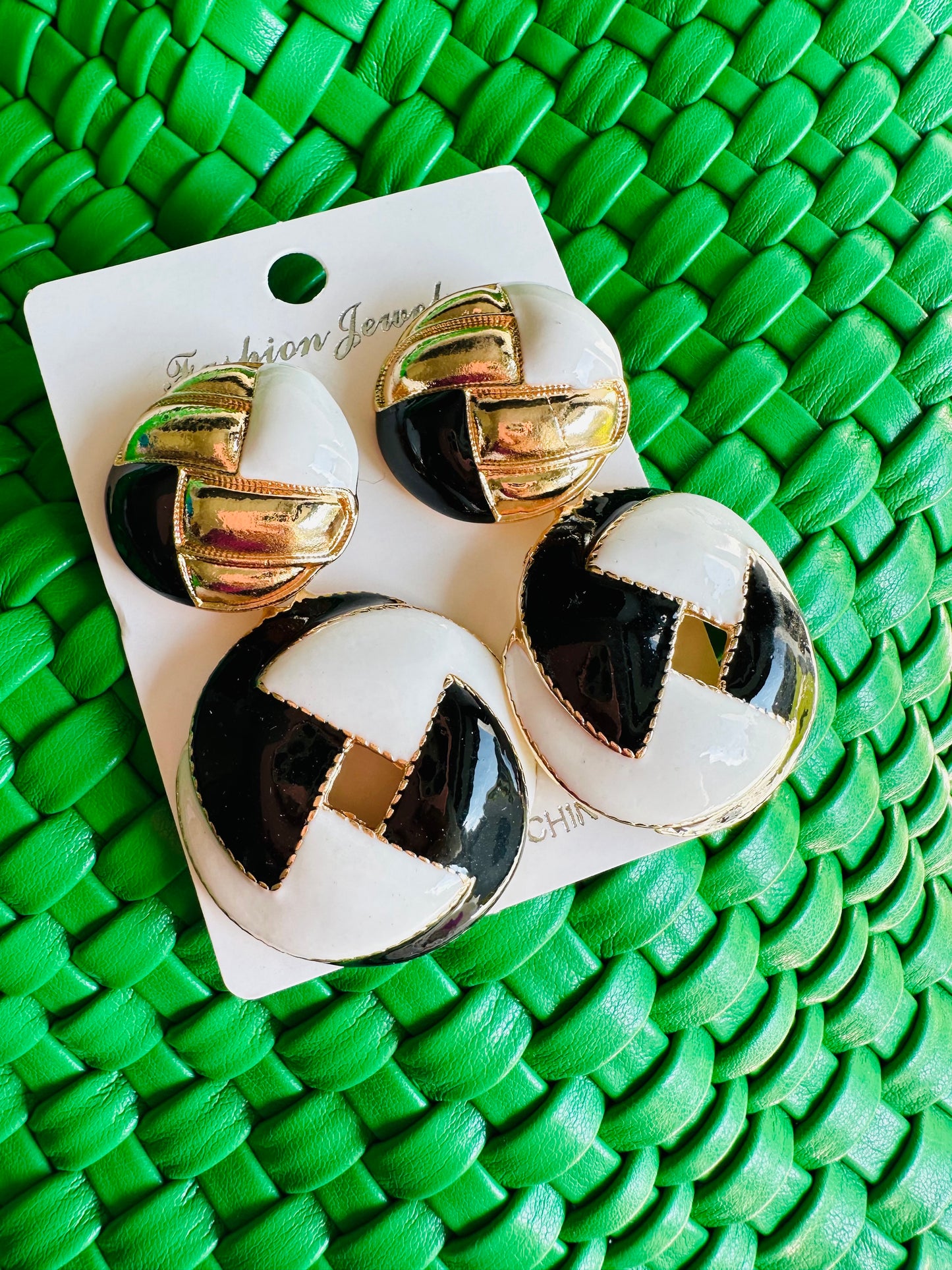 Lily Black and White Earrings